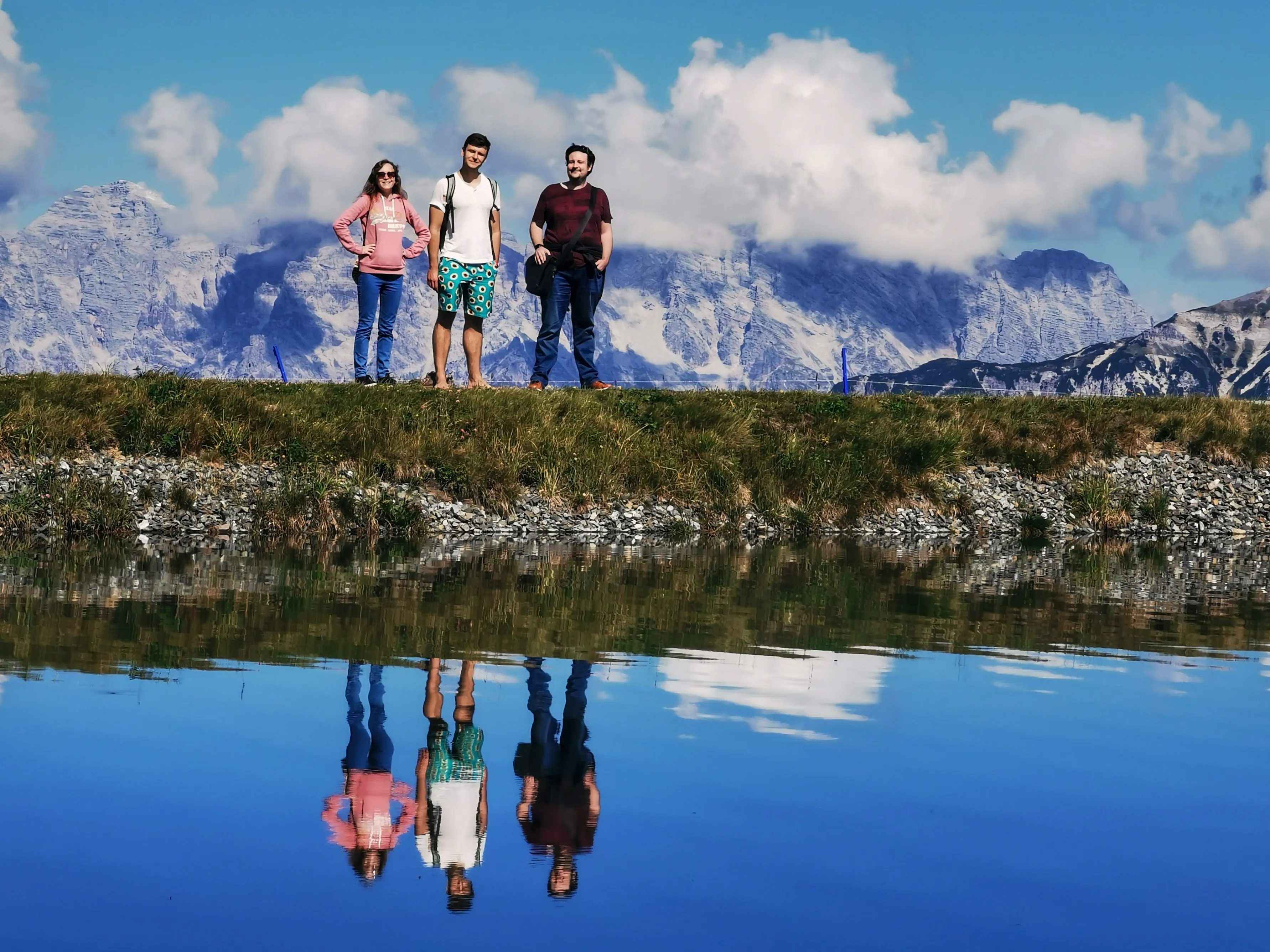 Evolit Team beim Bergsee